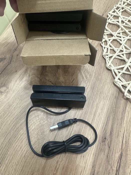 Четец за магнитни карти