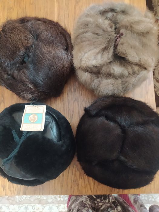 Меховые мужские шапки, шкурки кролика, меховые отходы.