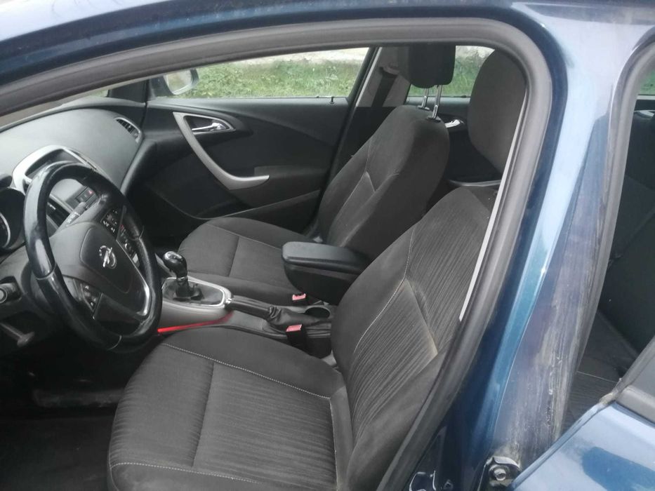 Opel Astra J 2011