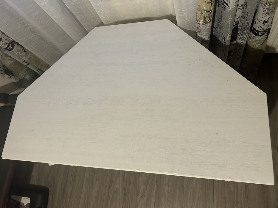 Birou alb pentru lucru/studiu, cu rafturi laterale