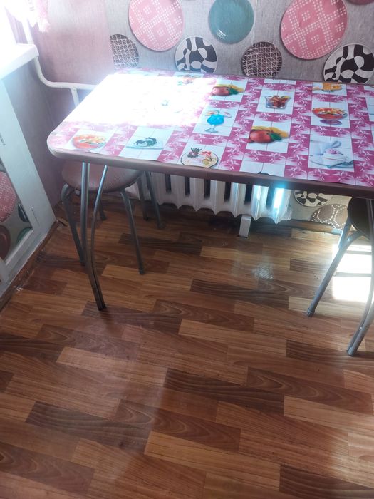 Продам стол кухонный