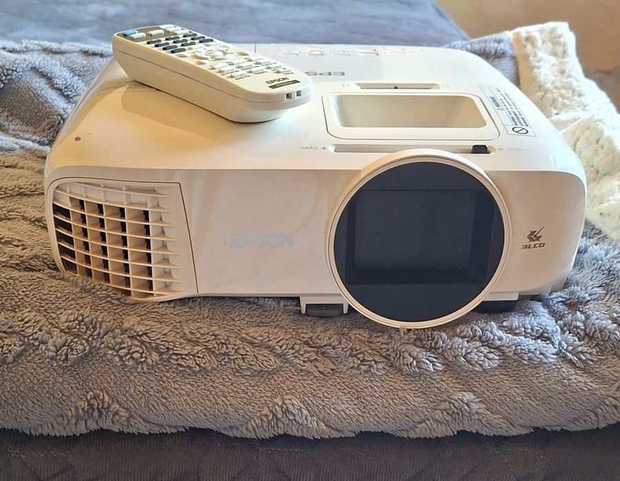 Epson EH-TW5400 retroprouector