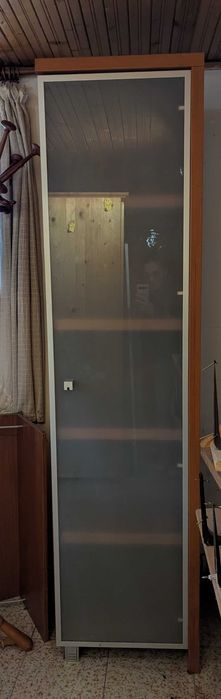 Голям гардероб с плъзгащи врати + секция