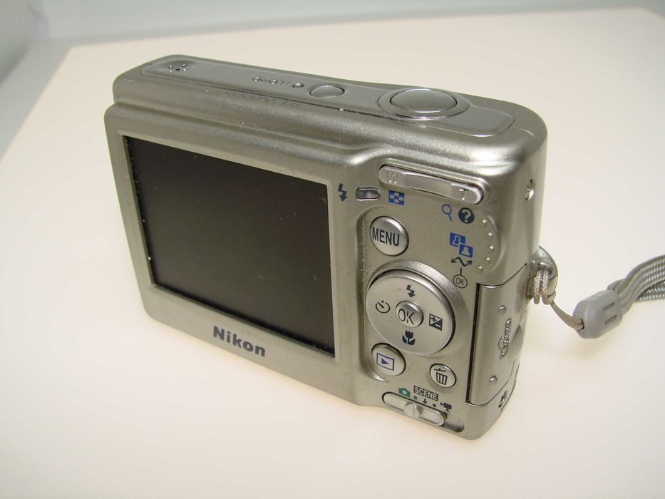 Nikon Coolpix L11 - Надежден и Компактен фотоапарат 6MP, 3x оптичен