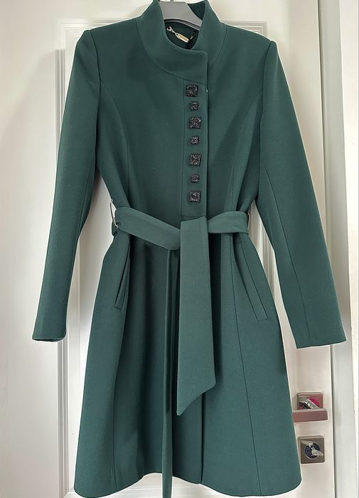 Palton nou cu etichetă