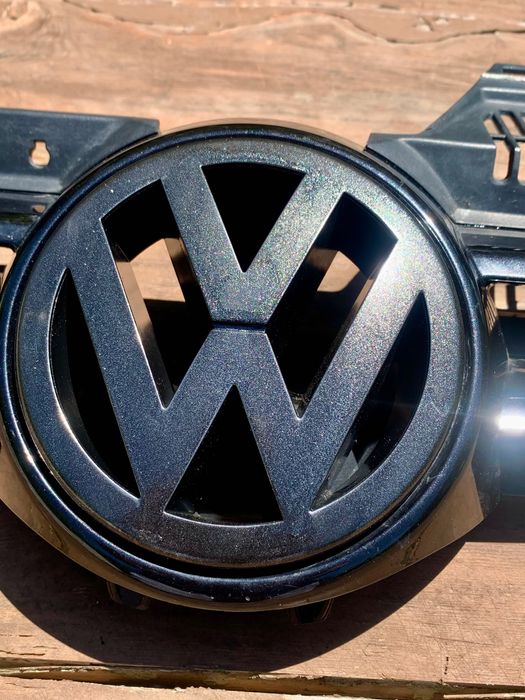 Vw golf 5 предна маска с емблема