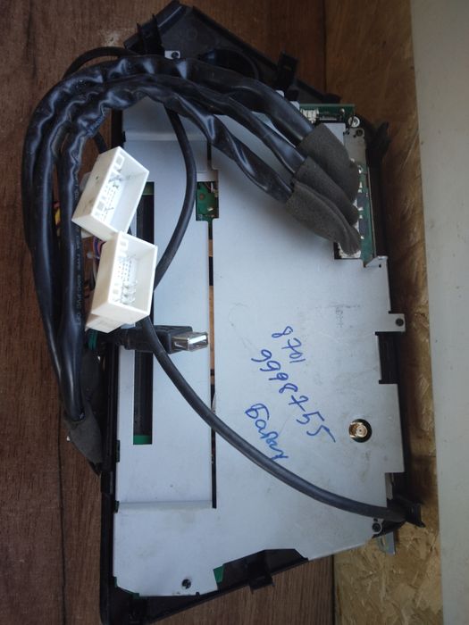 Продам экран от автомобиля Jac S5