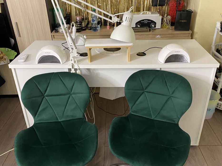 Masa manichiura cu aspirator