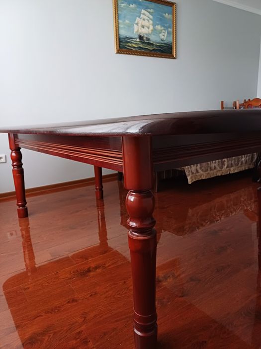 Стол для гостиной