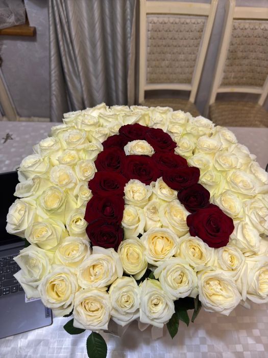 Цветы белые розы