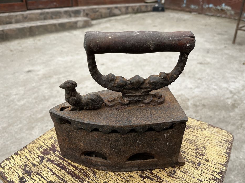 Fier de calcat cu carbuni incinsi