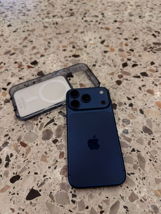 Айфон 17 про.