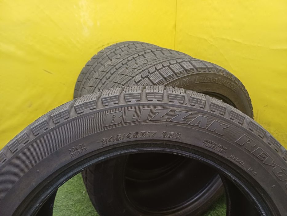 Шины 245 45 R17 BRIDGESTONE комплект