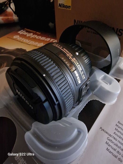Като нов! Комплект Nikon D3300 на само 1821 кадъра + 2 обектива, статив, чанта и аксесоари.