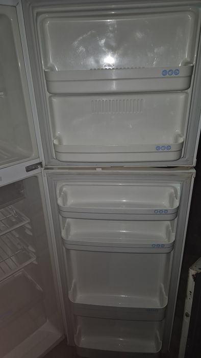 Продам Холодильник LG