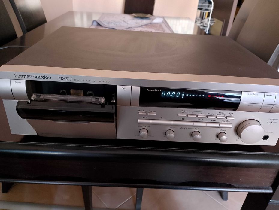 Продавам дек Harman Cardon TD4500