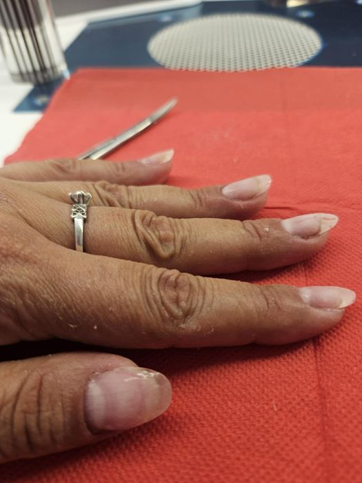 Manichiura  ,semipernanent