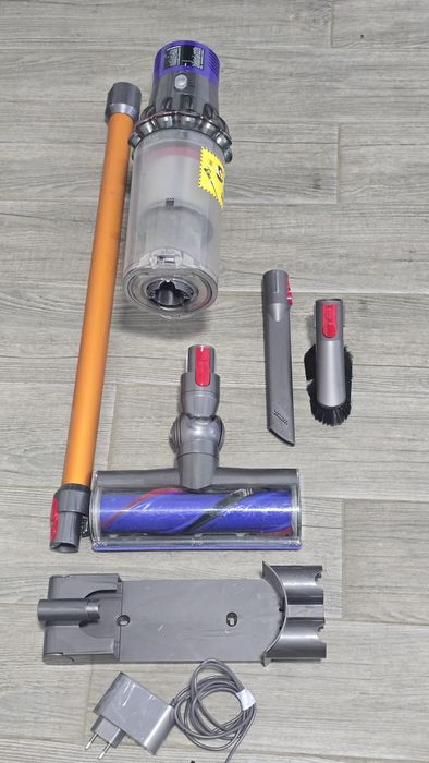 Aspirator vertical Dyson  V 10