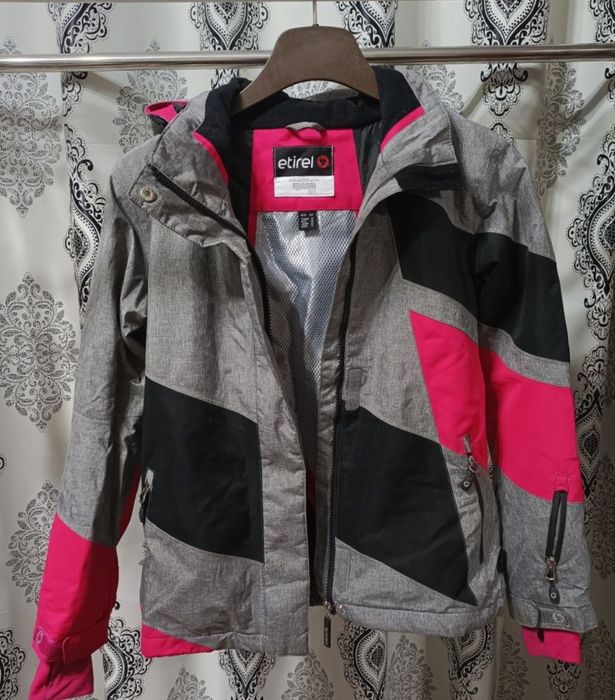 Фирменная куртка на весну