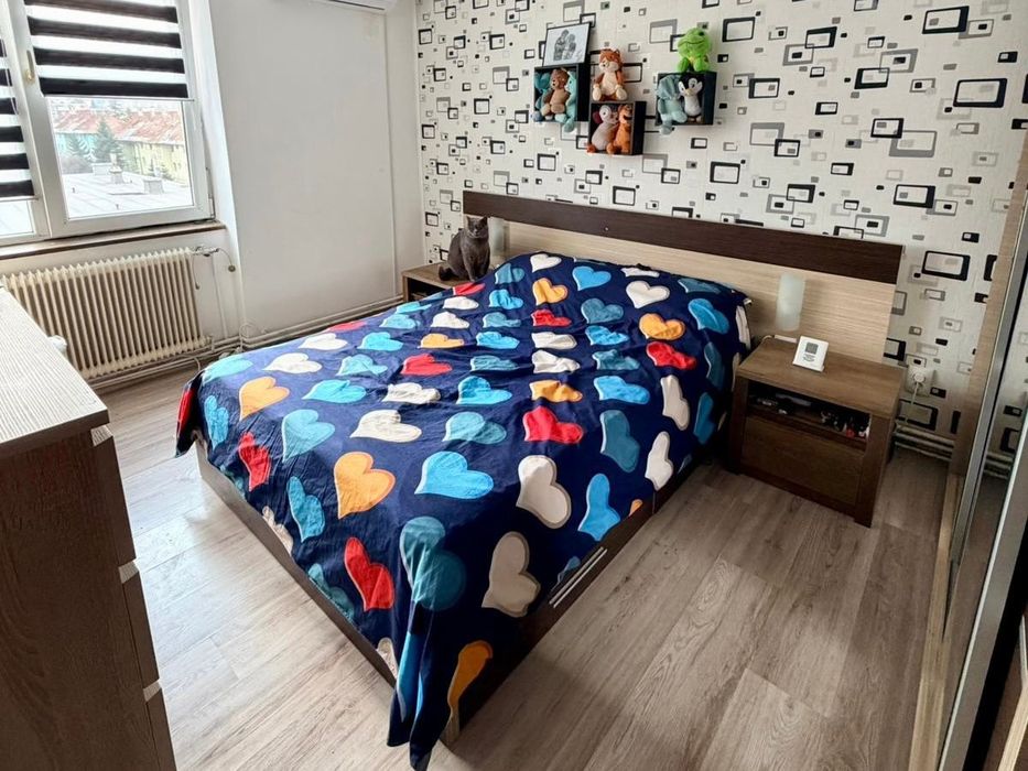 Închiriez pe termen lung apartament cu 2 camere– Strada Olteț- Tractorul- Brașov.