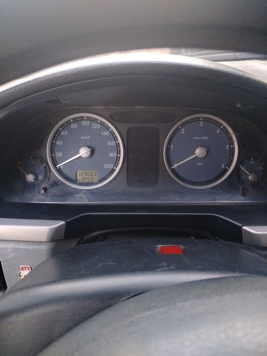 Gazel avtomobili sotiladi