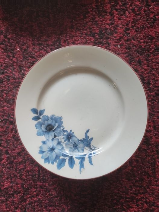 Продавам чисто нов български порцелан