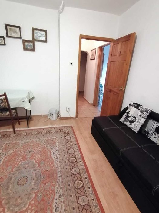 Inchiriez o camera cu baie proprie
