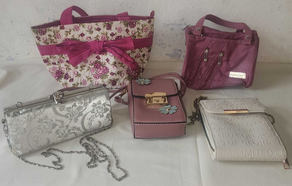 Сумочки маленькие, все по 30 000 сум