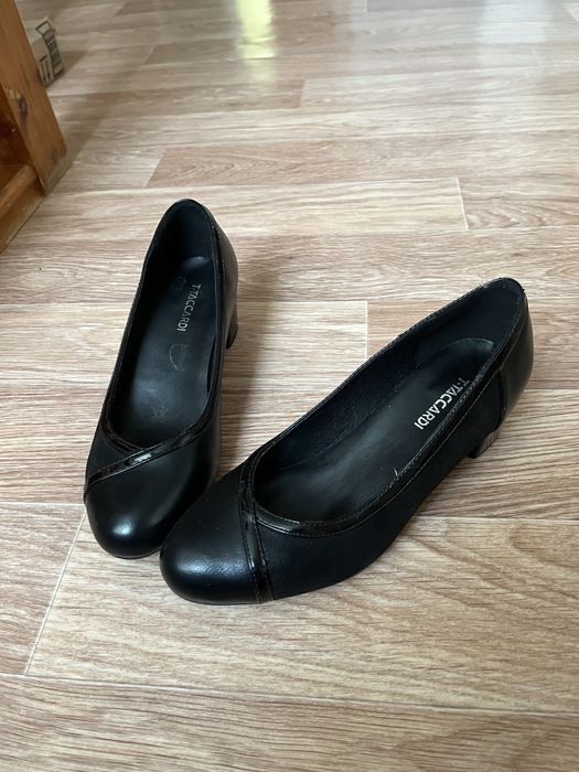 Женские туфли классические черные