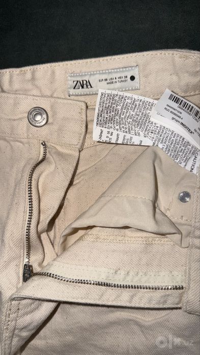 Джинсы zara бежевого цвета