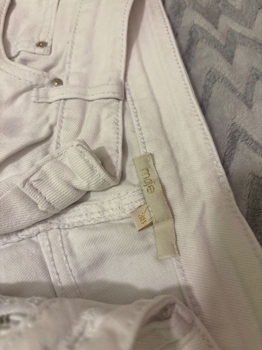 Бели дънки в отлично състояние