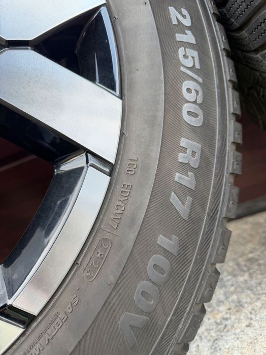 Джанти с гуми 6.5J R17 ET50 Дачия Дъстер 2   Оригинални / Dacia Duster