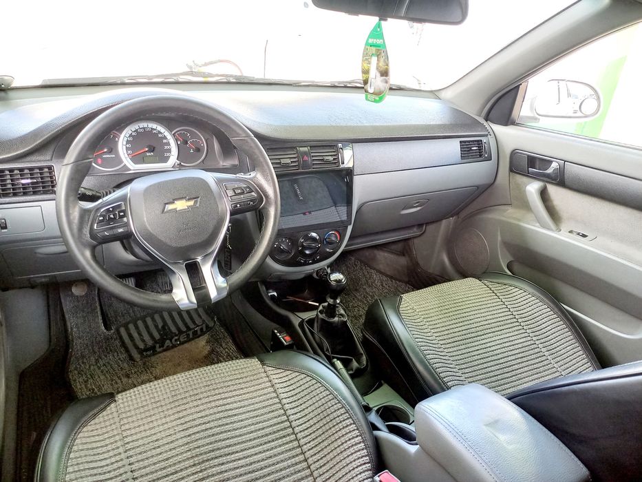 Шевралет ласетти сотилади