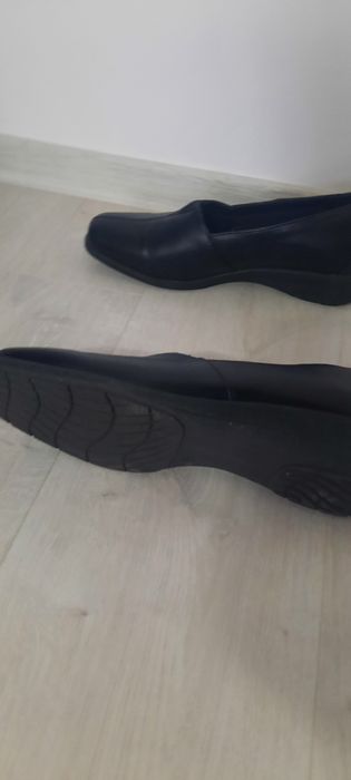Pantofi noi, comozi