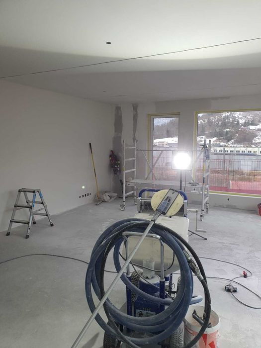 Disponibil Zugravit//Finisaje/Baghete/Chenare/Panouri Decorative