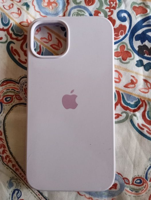 Чехлы на iPhone 13