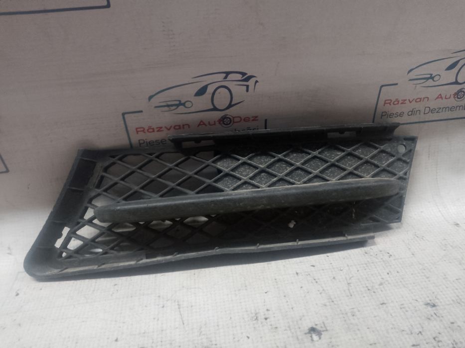 grila proiector stanga bmw 320 e90 2009