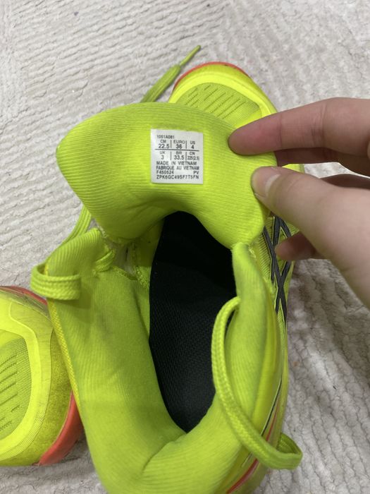 Волейбольные кроссовки ASICS