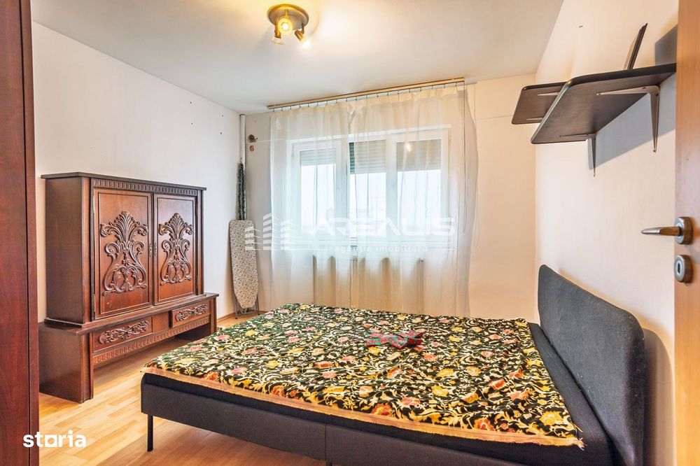De închiriat -Apartament 3 camere, decomandat, zonă centrală