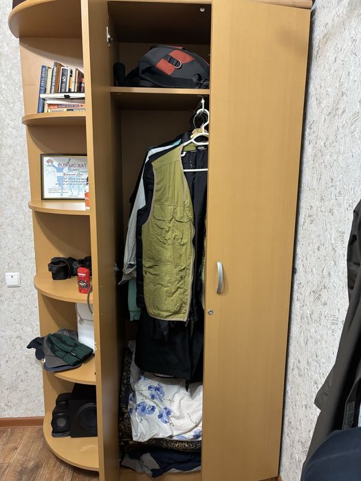 Продам шкаф с полками