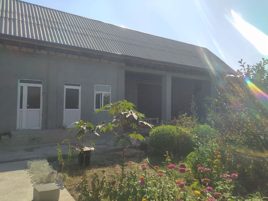 Uy sotiladi Narxi 45 ming $ . 6 soʻtix 4 xona