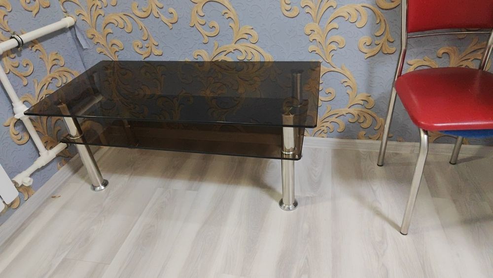 Mebel ugalok steklaniy jurnalniy stol