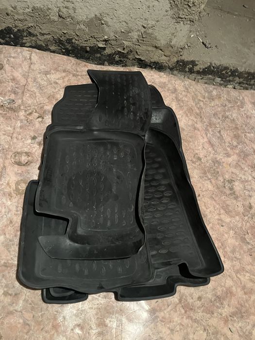 Продам резиновые коврики