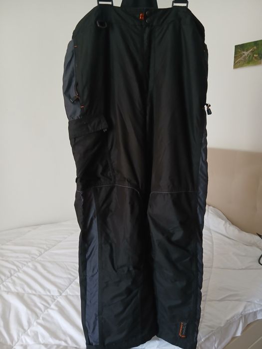 Pantaloni pentru ski