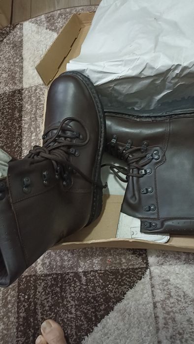 Bocanci din piele naturala maro