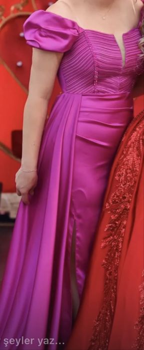 Рокля цвят розово