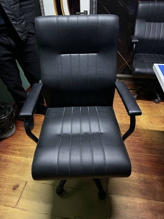 кожаный кресло янгидек