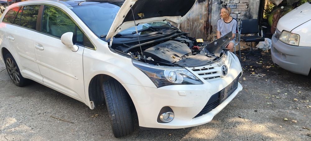 Toyota avensis 1.8 valve matic 147кс 108kw  2ZR за части