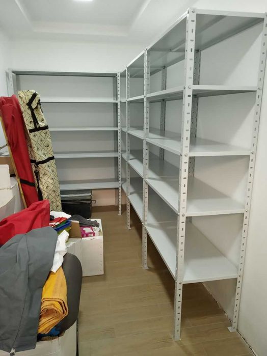 Угловые стеллажи под ключ