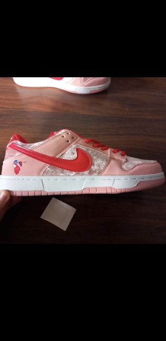 Nike SB Dunk Low Pro “StrangeLove Skateboards”
